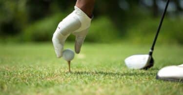 gants, balle et club de golf