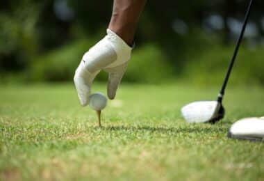 gants, balle et club de golf